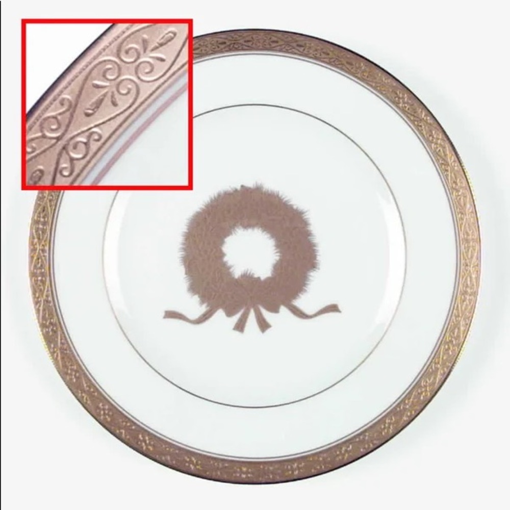 Noritake Christmas Wreath Accent Plate Gold